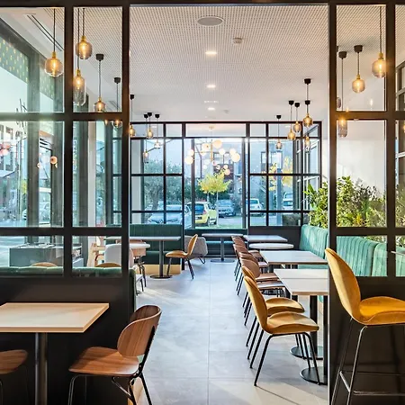 Kyriad Lyon Ouest Hotel 3*