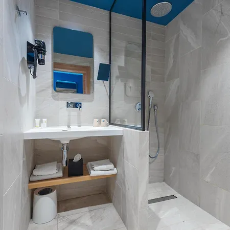 Kyriad Lyon Ouest Hotel 3*