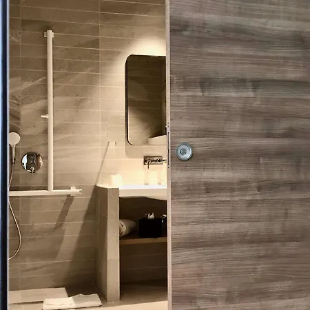 Kyriad Lyon Ouest Hotel 3*