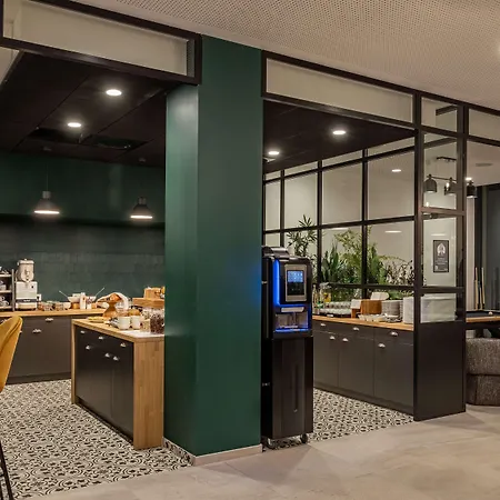 Kyriad Lyon Ouest Hotel 3*