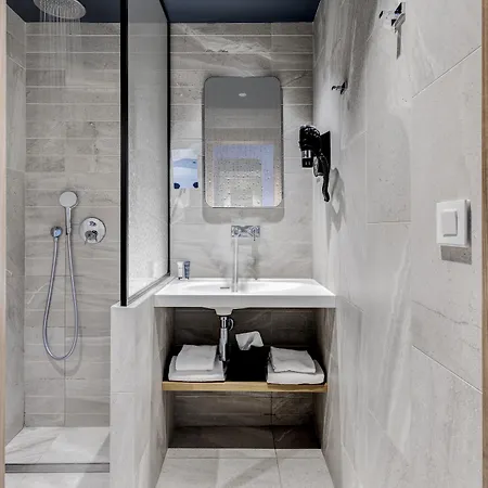 Kyriad Lyon Ouest 3*